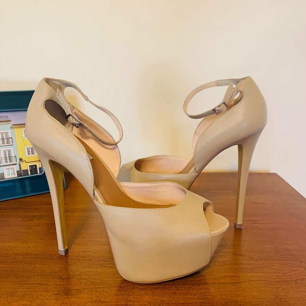 STEVE MADDEN Platform Heels